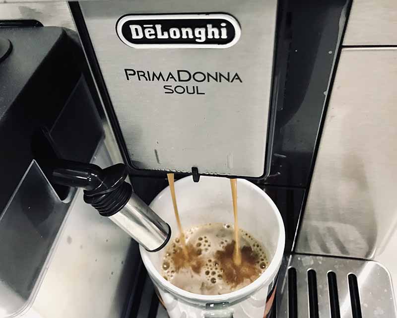 DeLonghi Prima Donna Soul professional coffee machine make a
